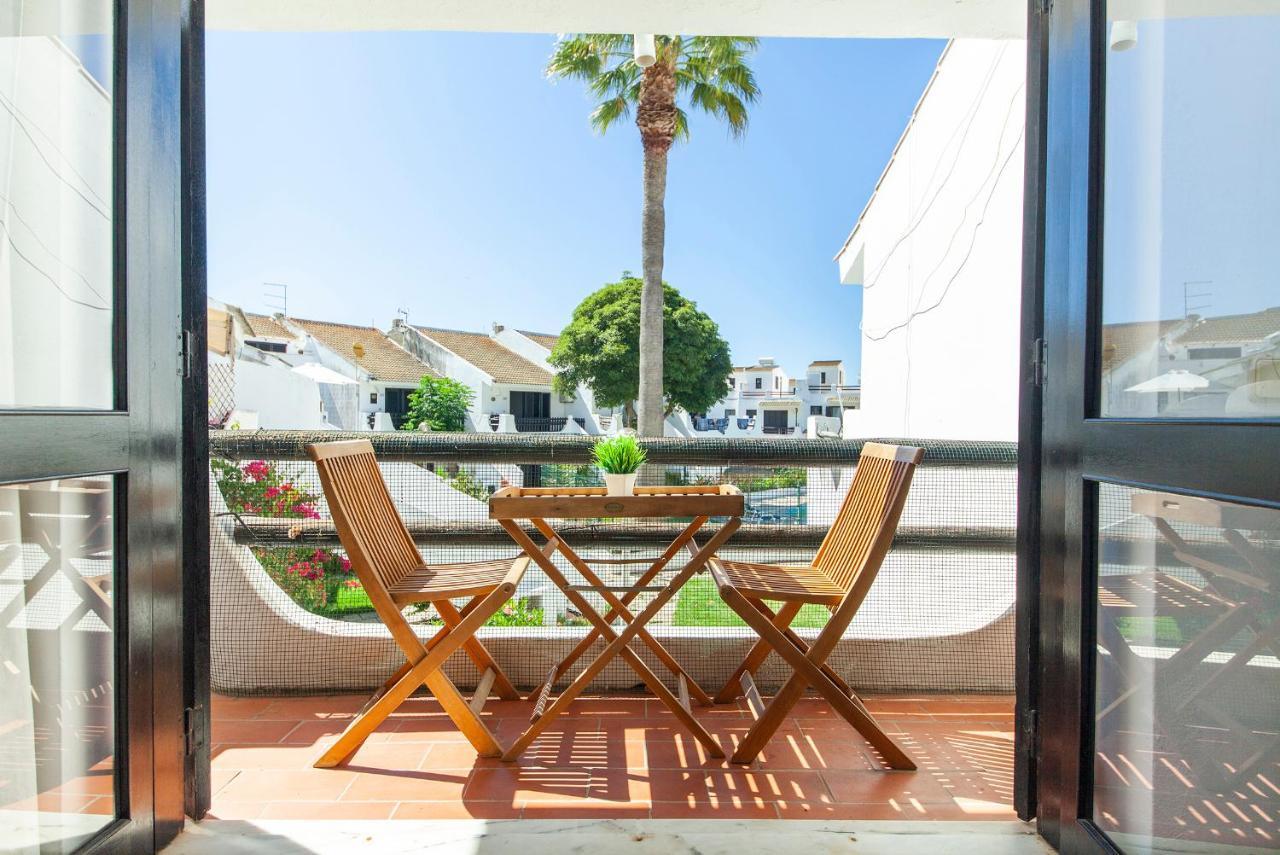 B12 - Pool And Sun Apartment Lagos